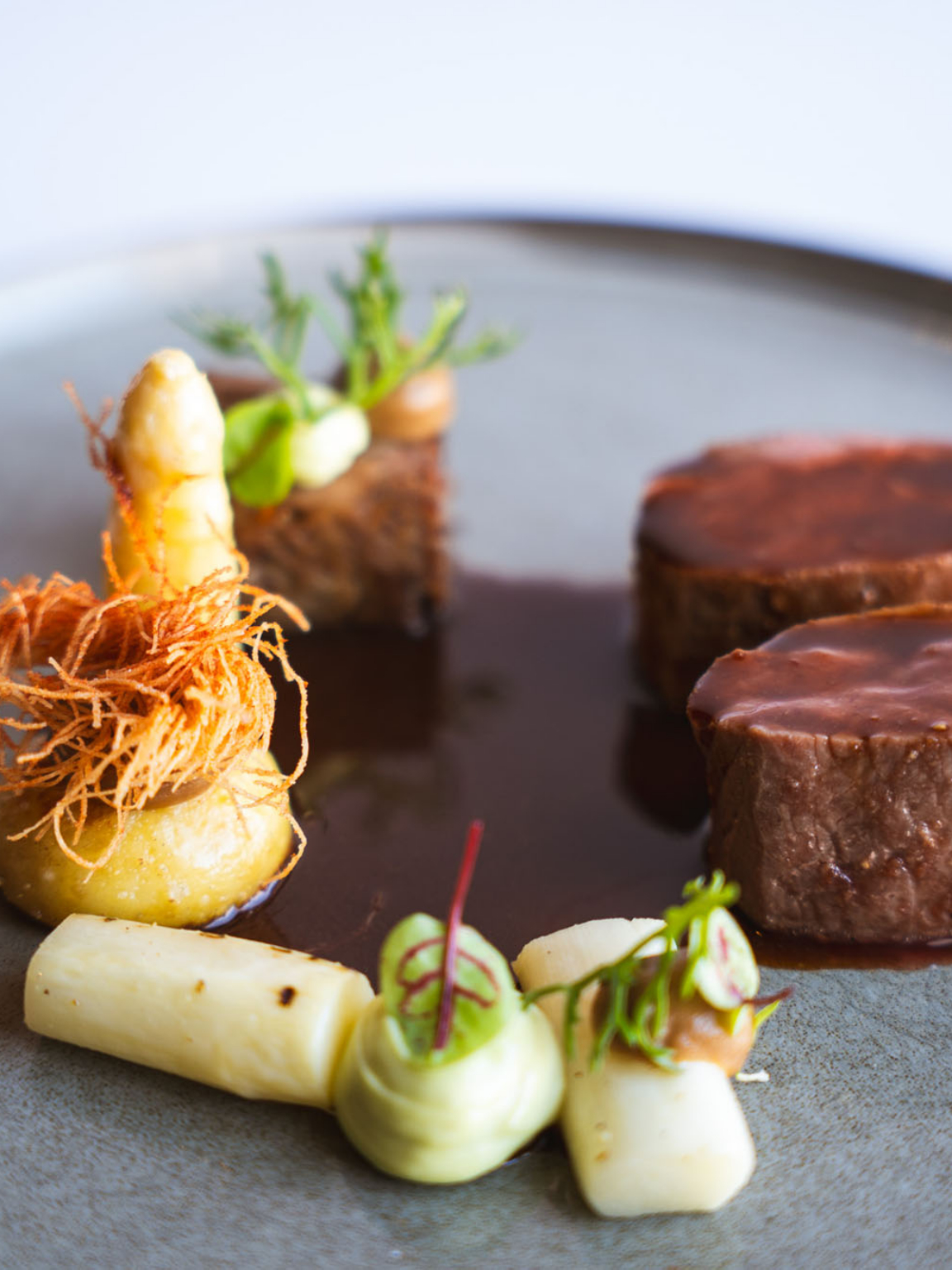 Lamsfilet, witte asperge, ziltkruiden, zilverui